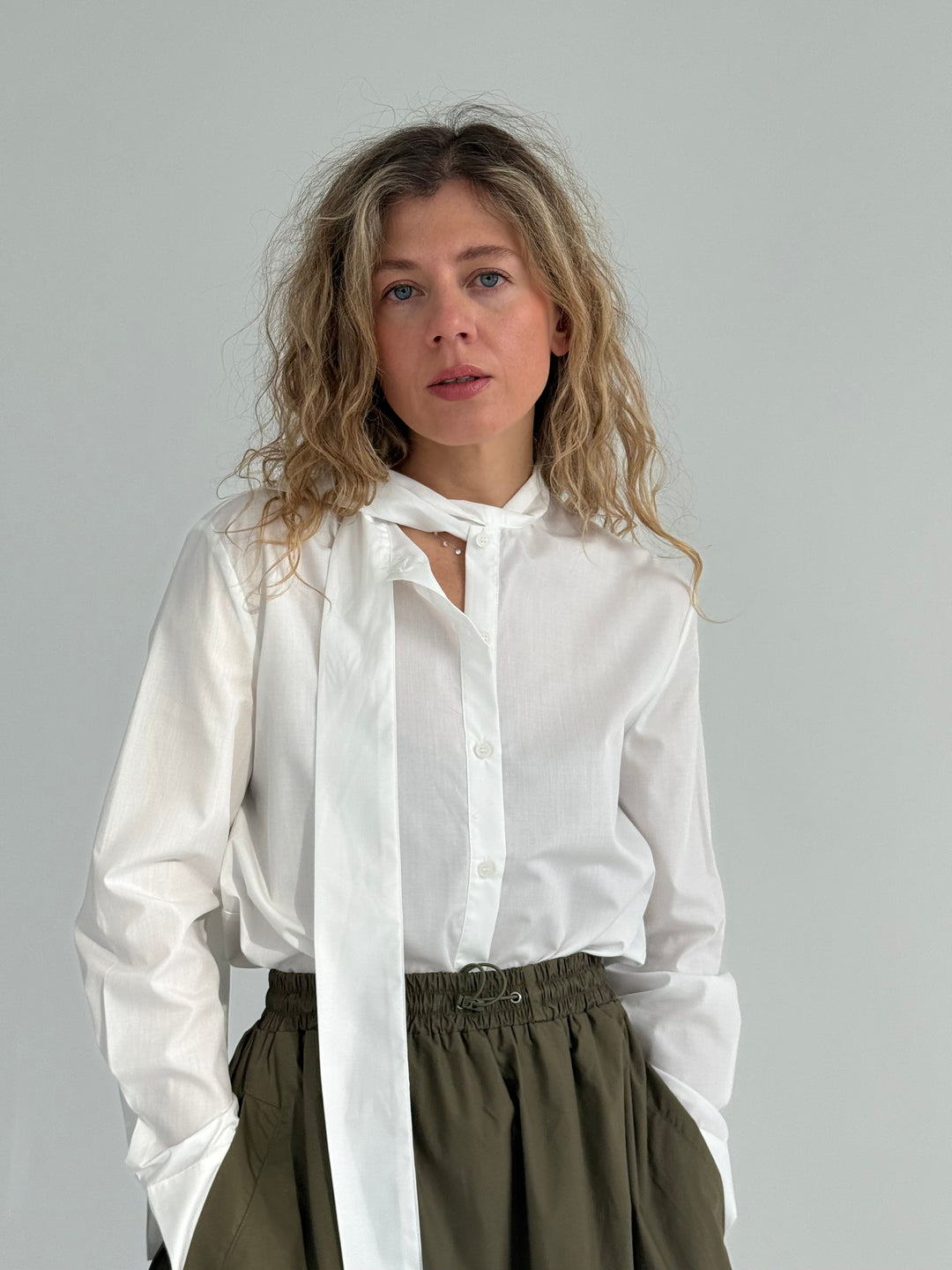 Kokvilnas blūze ar sasienamām lentēm