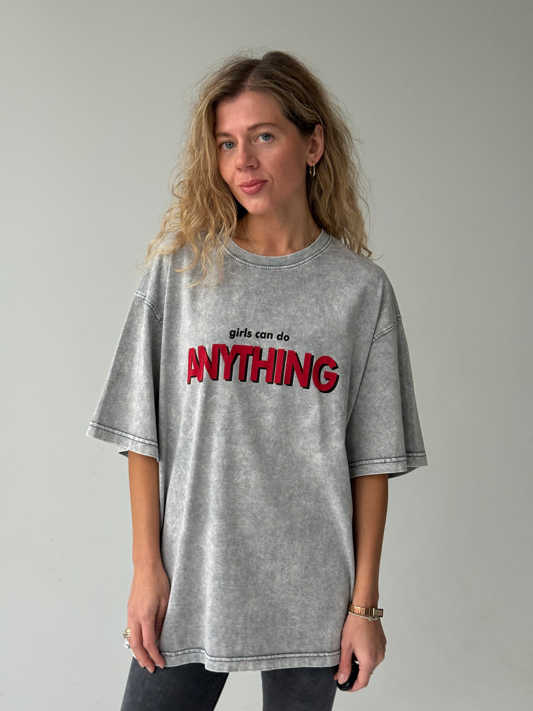 Pagarināts kokvilnas T-krekls ar balinātu efektu un apdruku #02