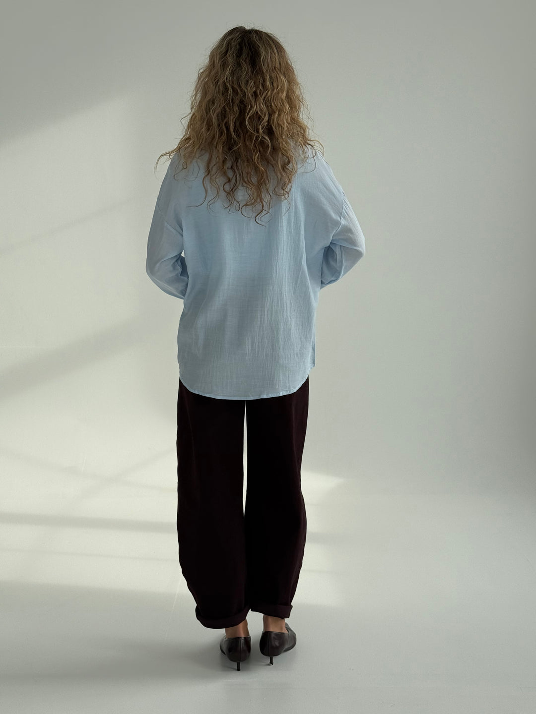 Viskozes blūze ar zelta pogām