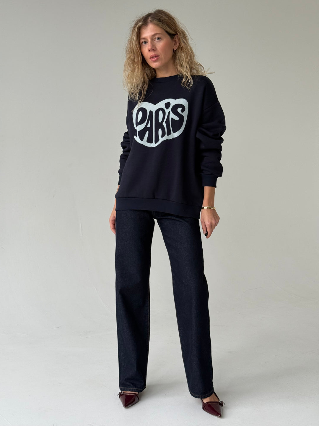 Kokvilnas oversize džemperis ar uzrakstu un siltinājumu