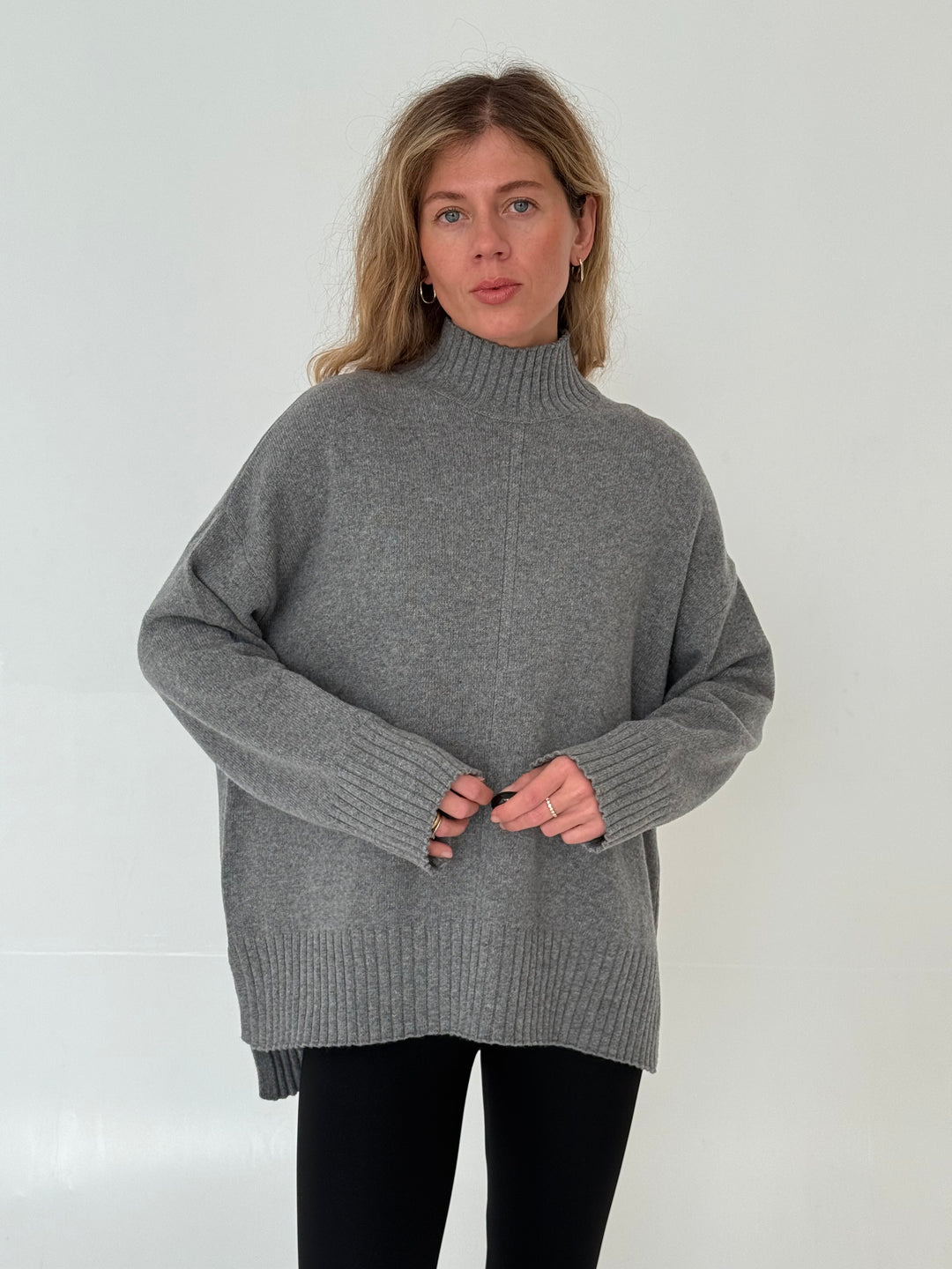 Oversize adīts vilnas džemperis ar augstu apkakli #02