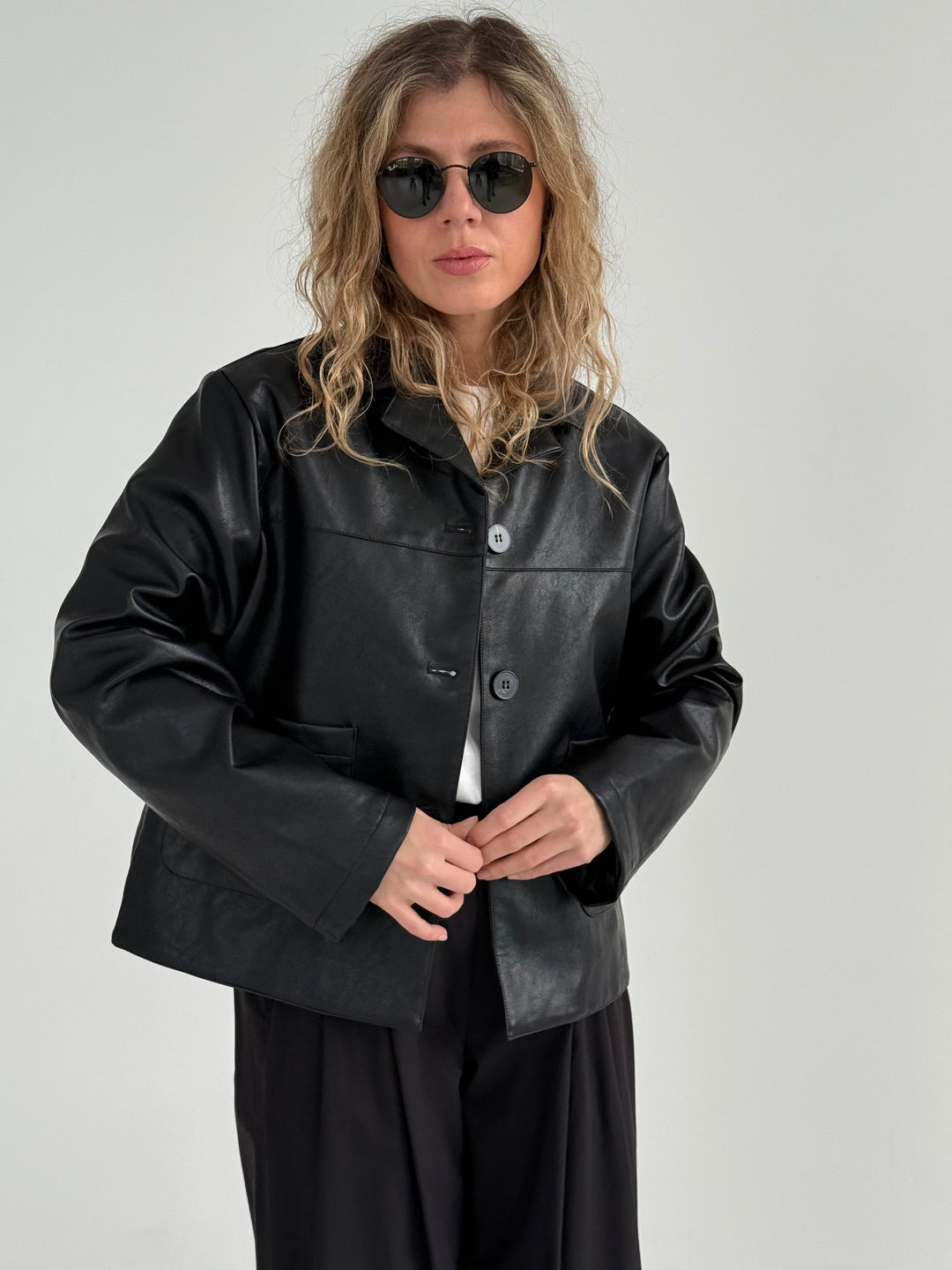 Klasiska žaketes stilā ādas imitācijas virsjaka