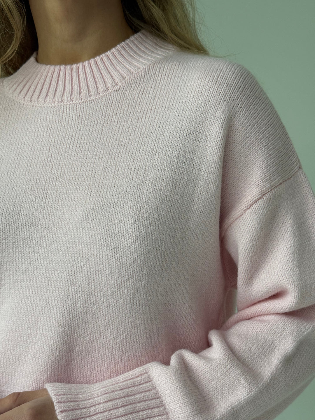 Adīts džemperis ar apaļu kakla izgriezumu #02