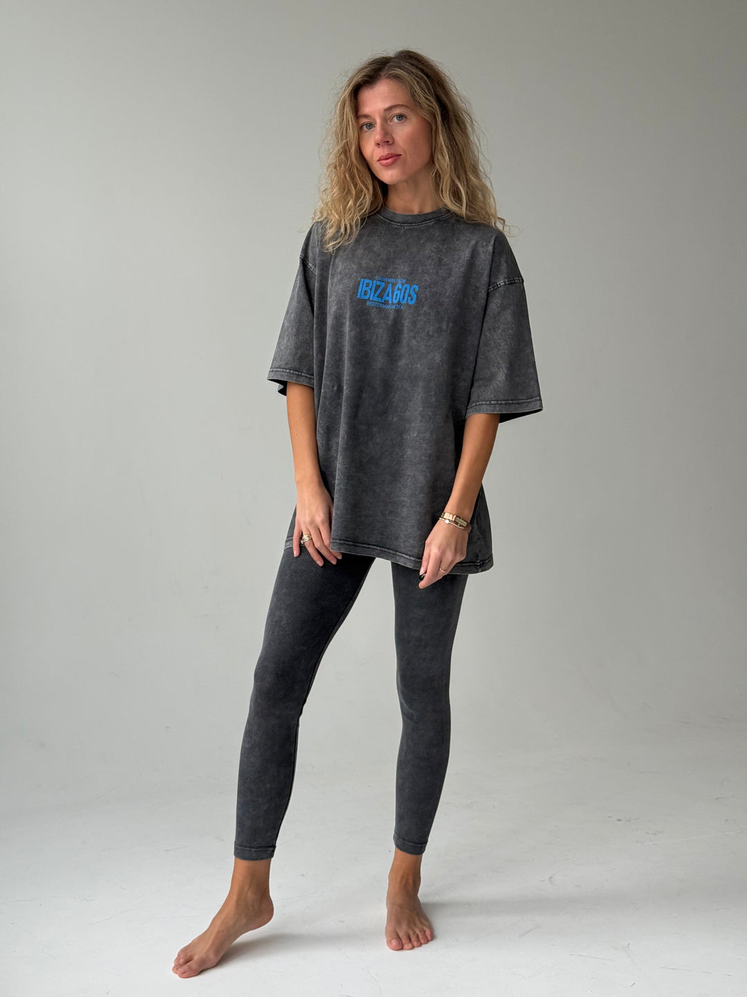 Pagarināts kokvilnas T-krekls ar balinātu efektu un apdruku #02