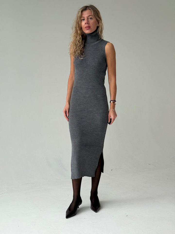 Trikotāžas kleitas un jakas komplekts