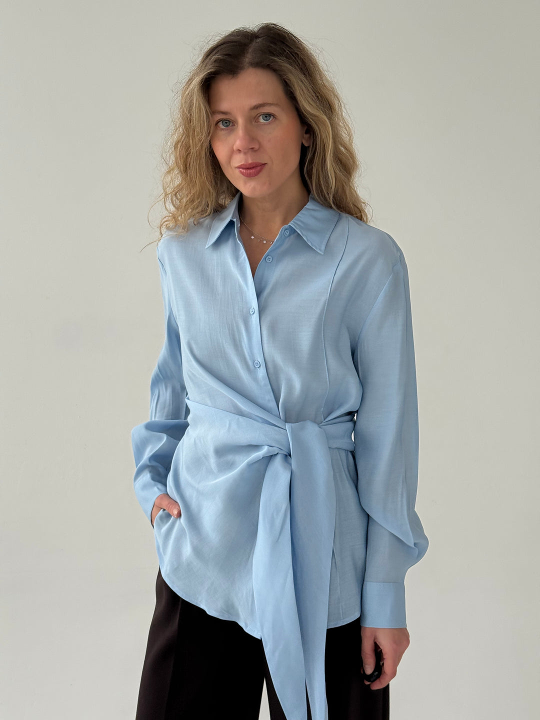 Viskozes blūze ar sasienamu elementu