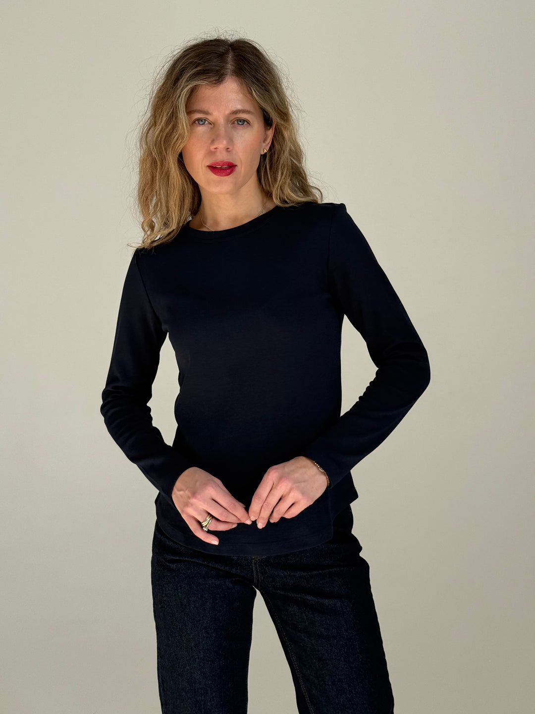 Slim fit premium kokvilnas tops ar garām piedurknēm