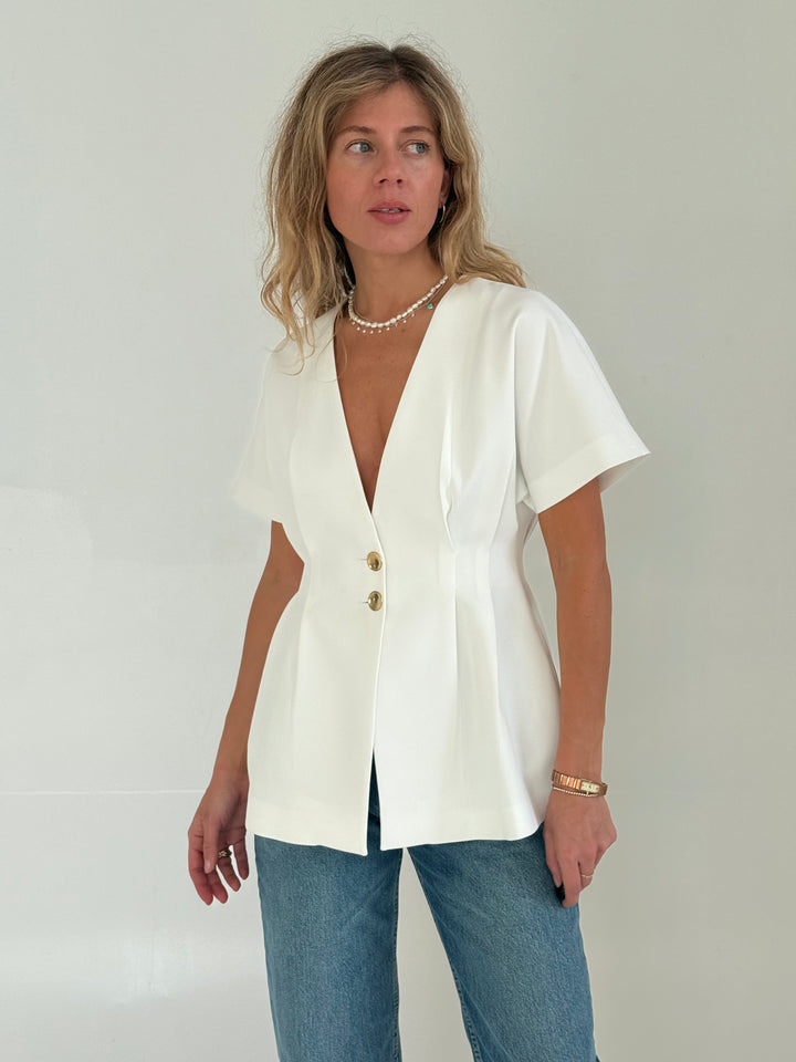 Klasiska viduklī pieguļoša žakete ar īsām piedurknēm