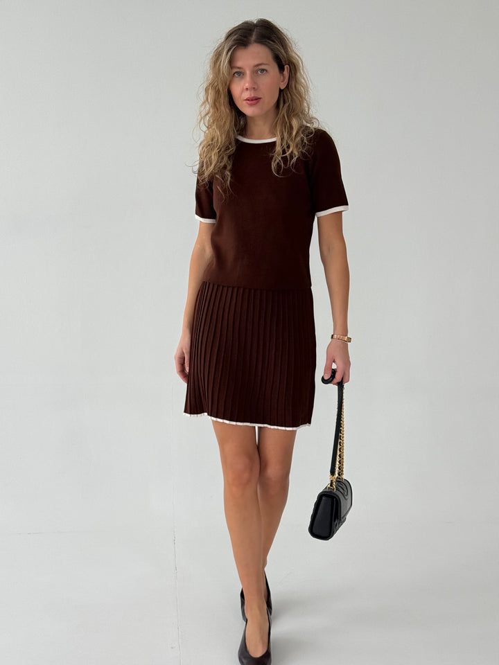 Trikotāžas plisētu svārku un topa komplekts