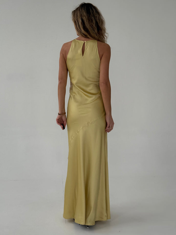 Gara satīna brīvi krītoša kleita ar mežģīnēm