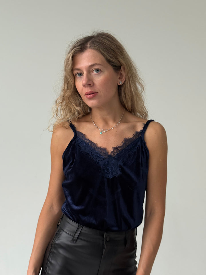 Samta tops ar mežģīnēm