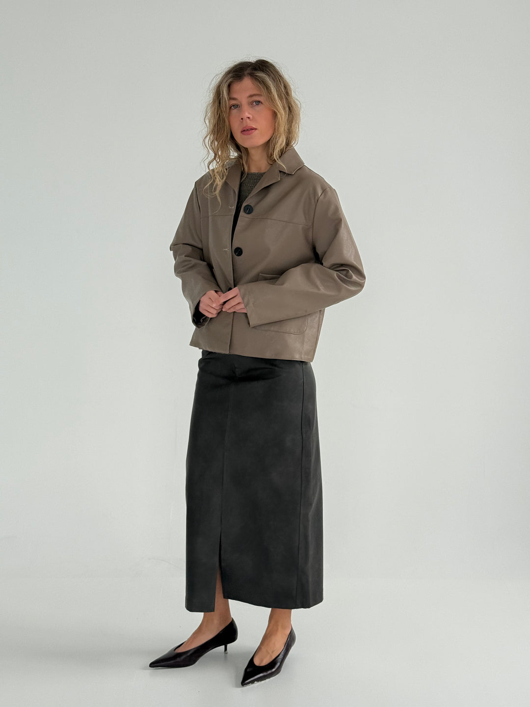 Klasiska žaketes stilā ādas imitācijas virsjaka