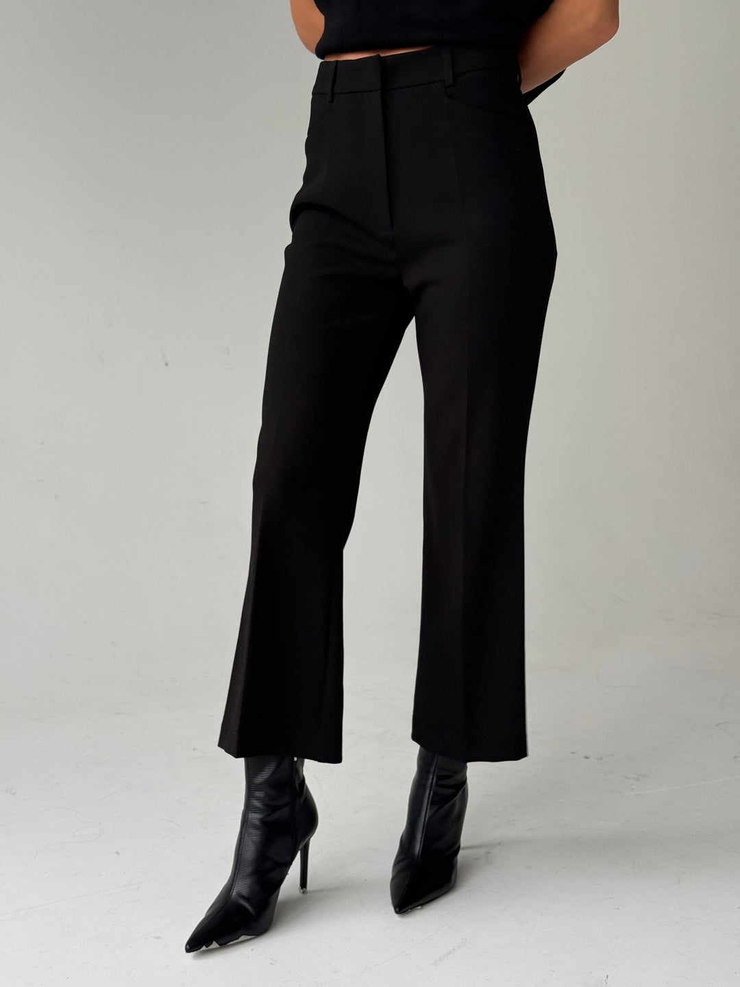 Saīsinātas zvanveida bikses