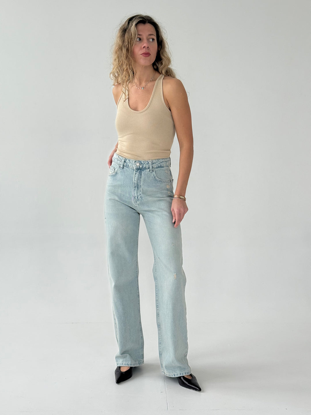 Taisnas džinsa bikses ar augstu jostasvietu un balinātu efektu #04