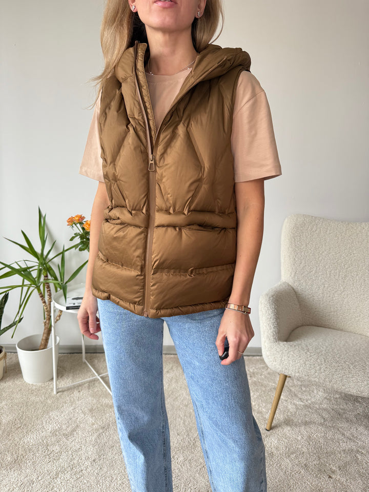 Stepēta veste ar kapuci
