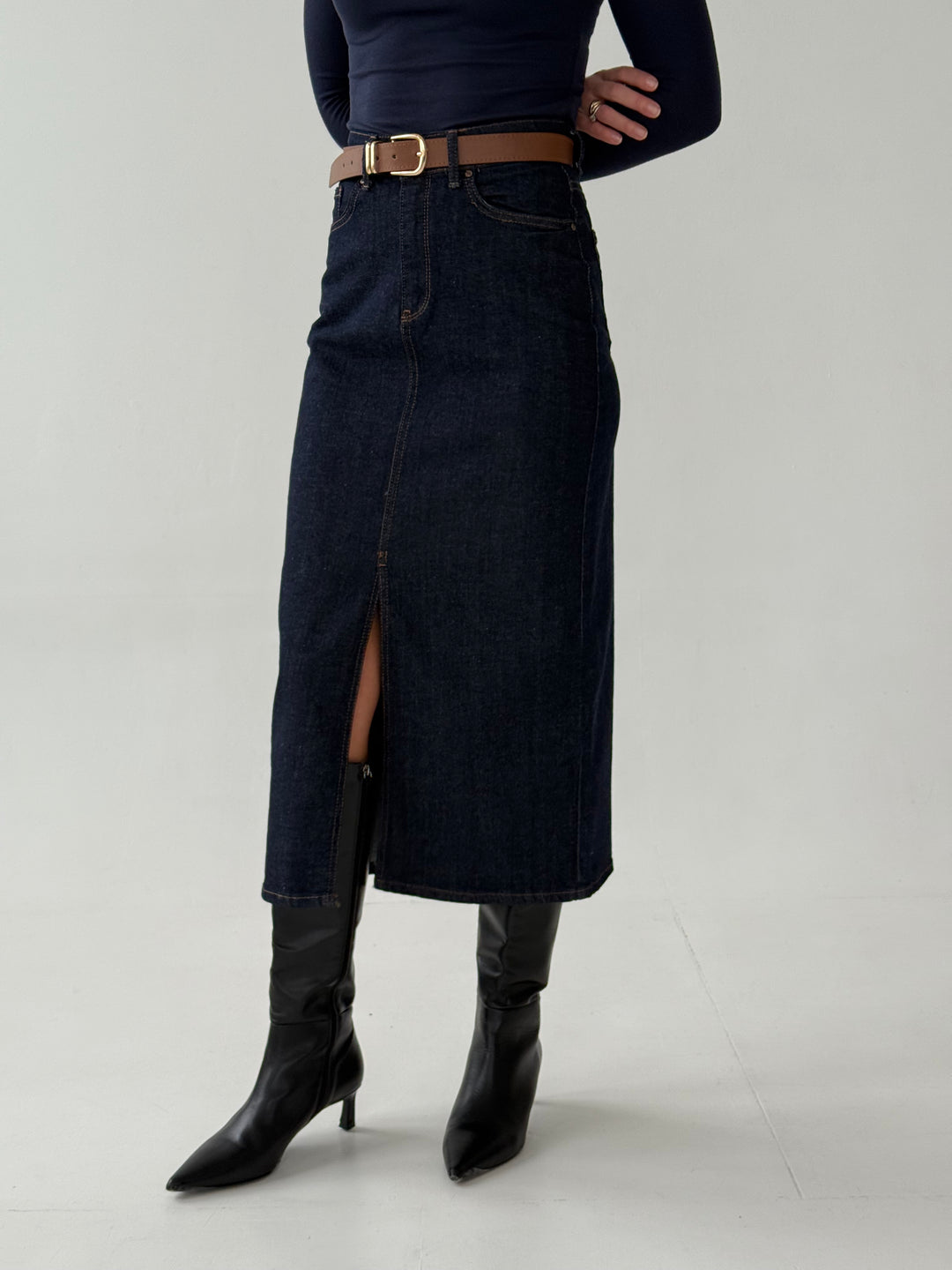 Midi džinsa svārki ar šķēlumu priekšpusē un noņemamu jostu