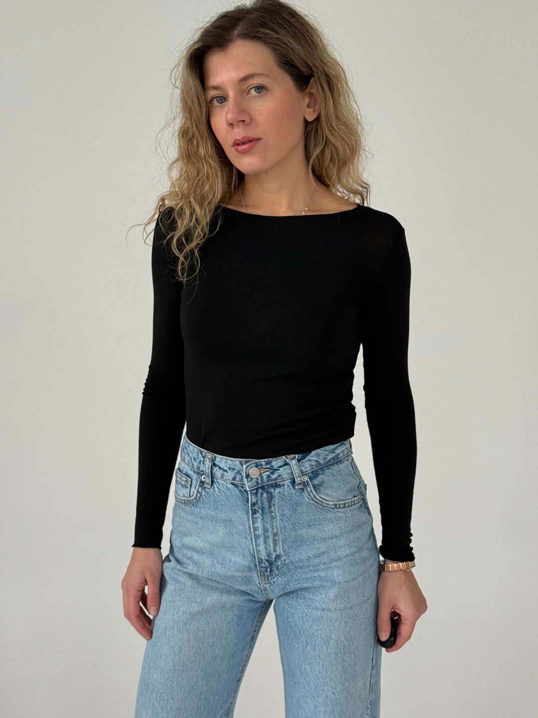 Slim fit viskozes tops ar garām piedurknēm