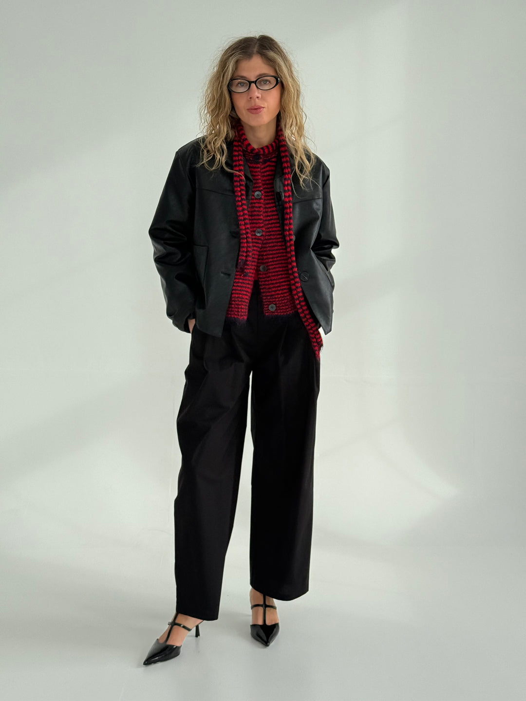 Adīta svītraina pogājama jaka ar jostu