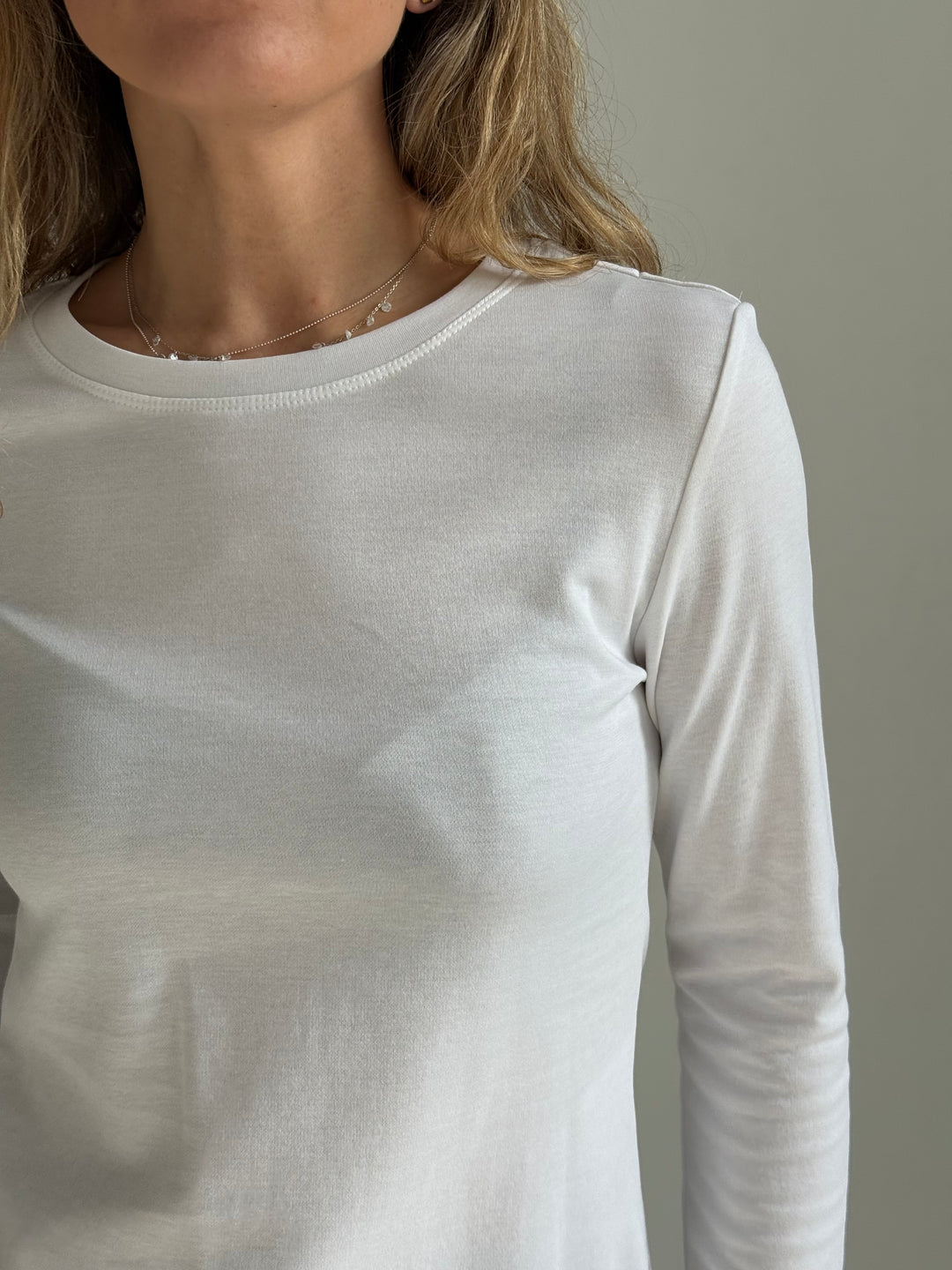 Slim fit premium kokvilnas tops ar garām piedurknēm
