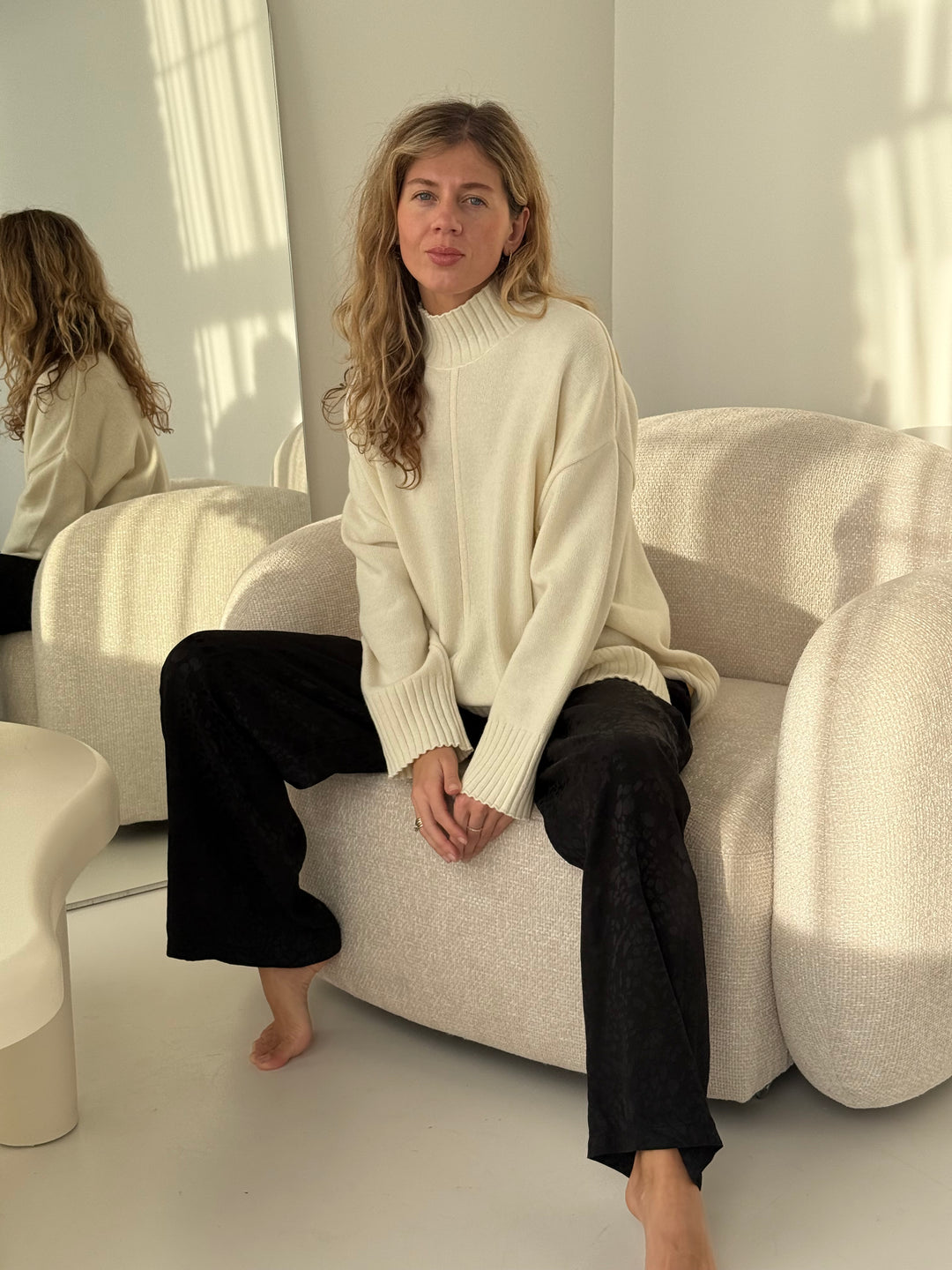 Oversize adīts vilnas džemperis ar augstu apkakli #02