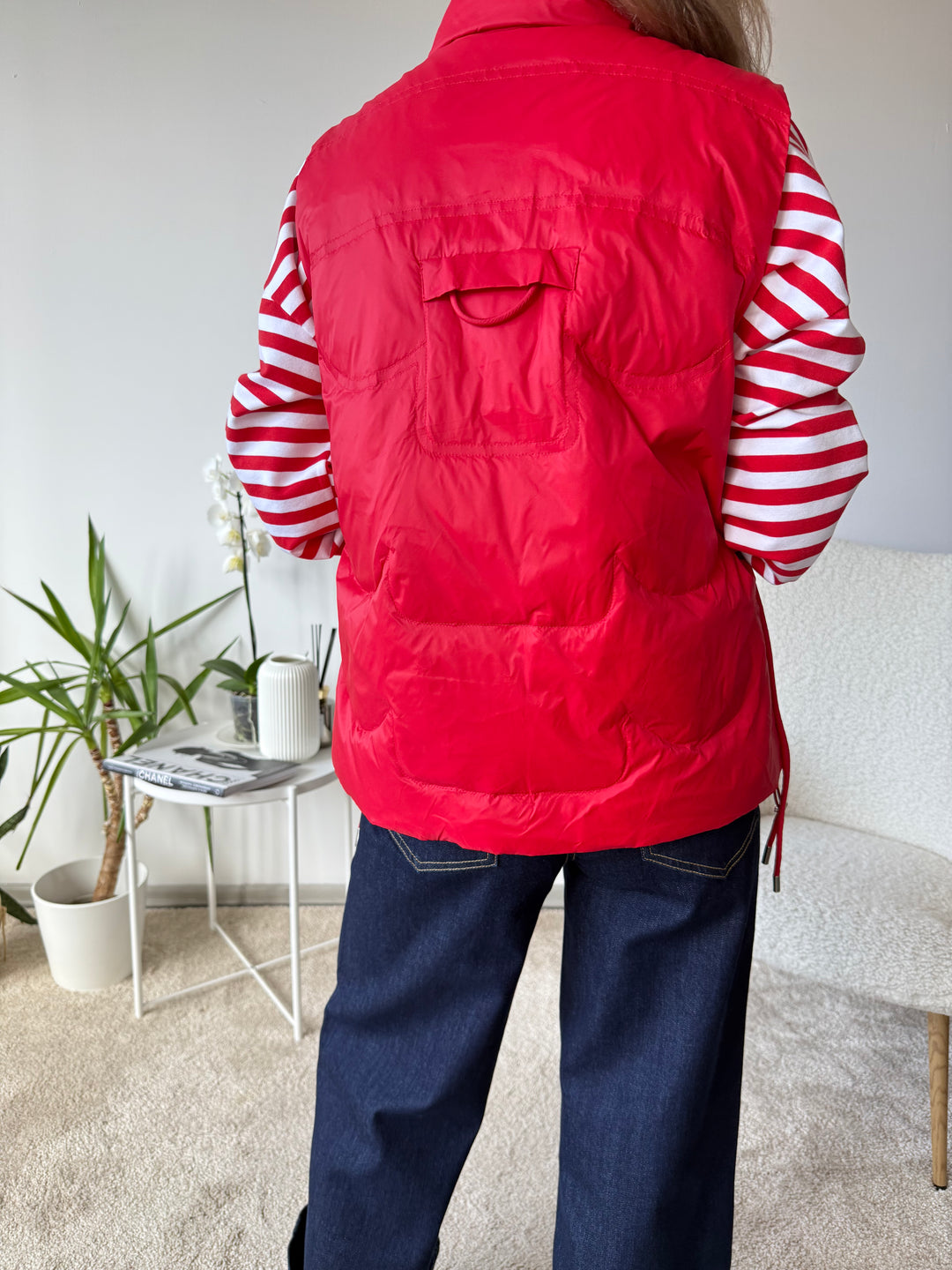 Stepēta veste ar regulējamiem elementiem