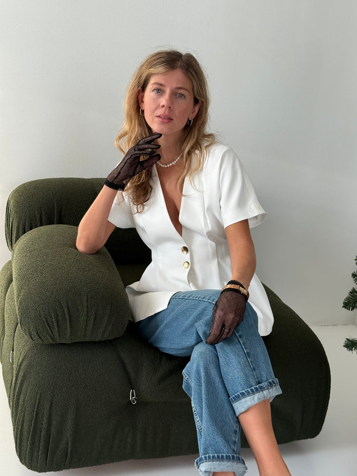 Klasiska viduklī pieguļoša žakete ar īsām piedurknēm