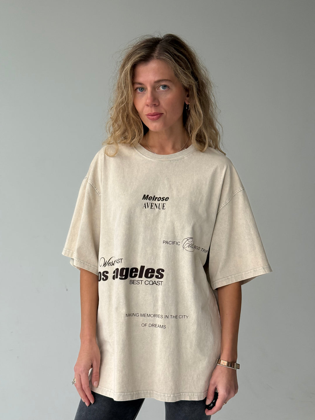 Pagarināts kokvilnas T-krekls ar balinātu efektu un apdruku #02