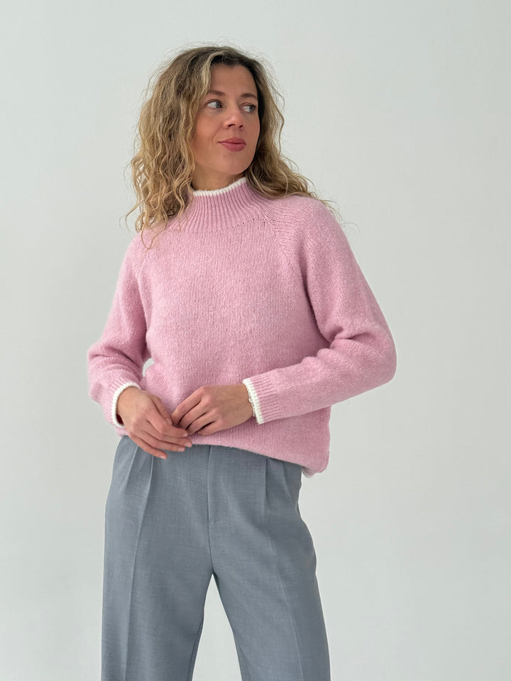 Vilnas džemperis ar kontrastējošu elementu