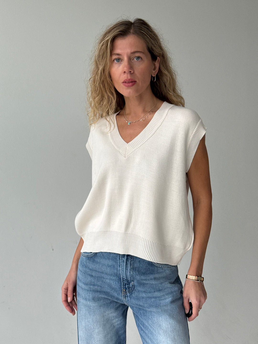 Adīta trikotāžas veste #01