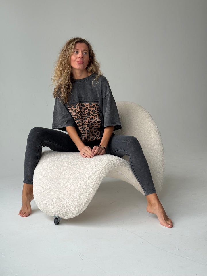 Pagarināts kokvilnas T-krekls ar balinātu efektu un apdruku #02