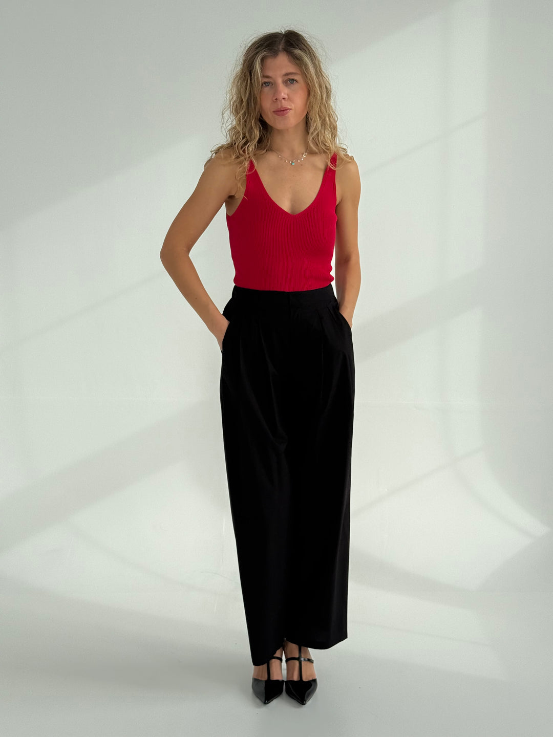 Rievots viskozes tops ar V-veida kakla izgriezumu