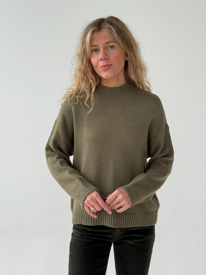 Adīts džemperis ar apaļu kakla izgriezumu #02