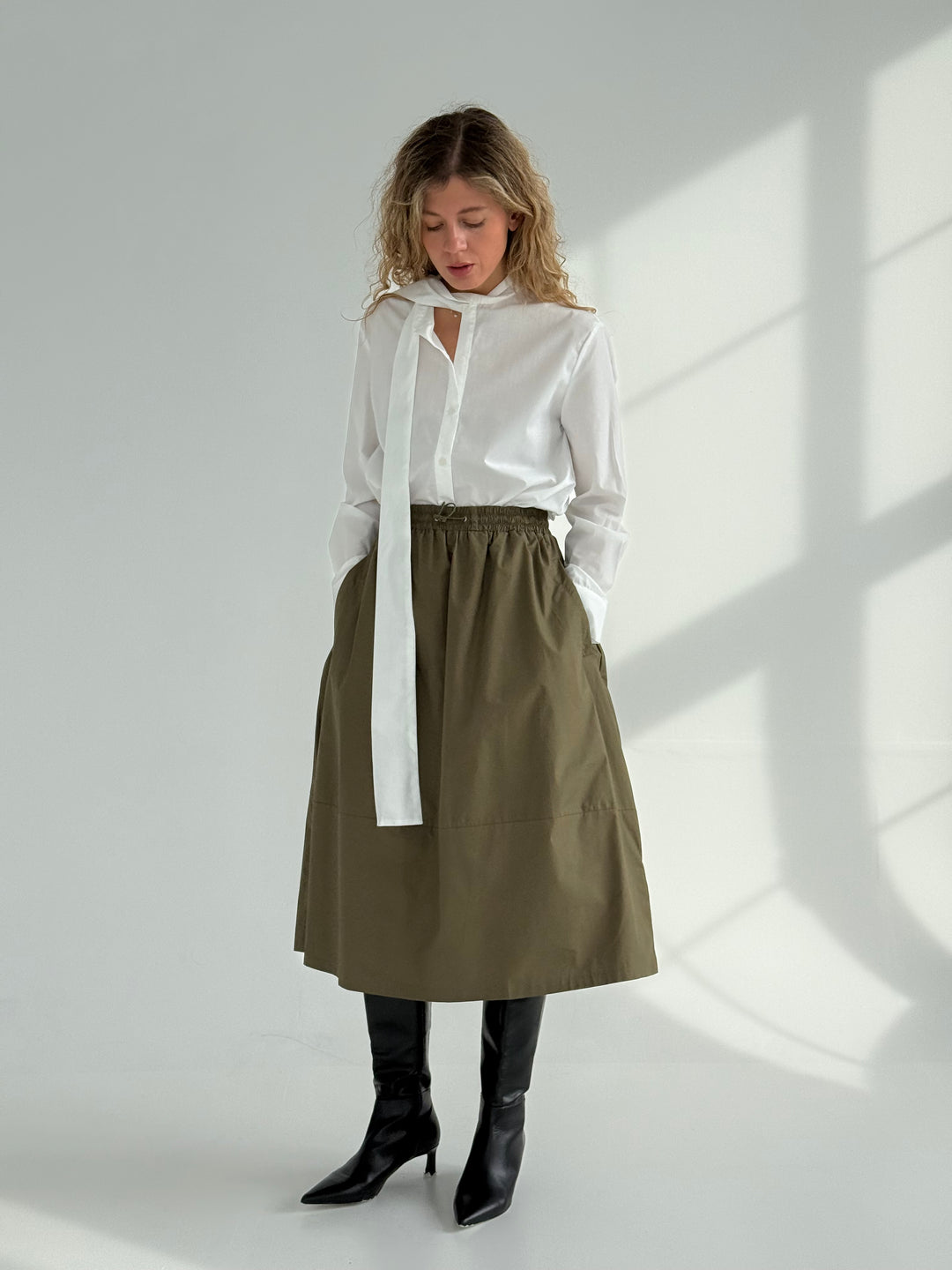 Kokvilnas svārki ar kabatām un savelkamu aukliņu