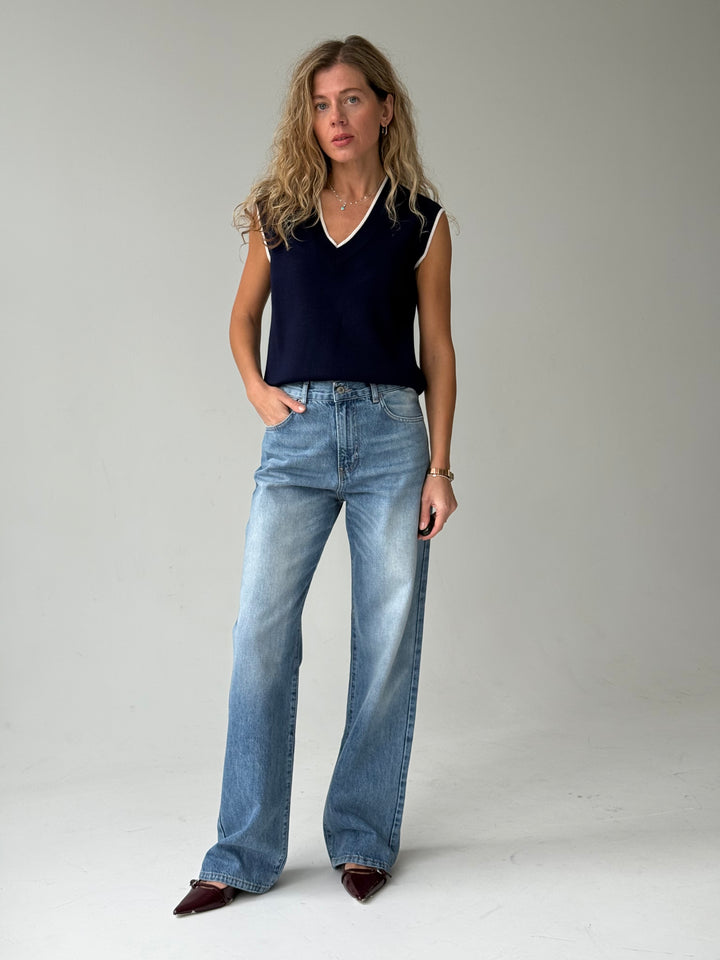 Taisnas džinsa bikses ar augstu jostasvietu un balinātu efektu