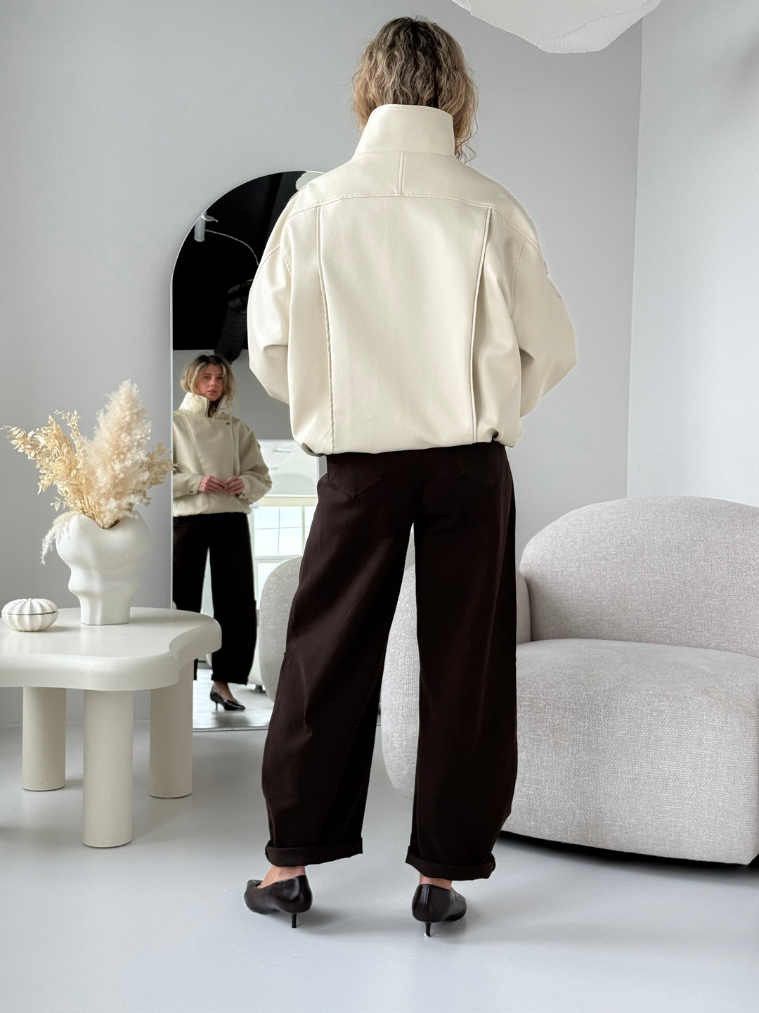 Ādas imitācijas bomber stila virsjaka ar augstu apkakli