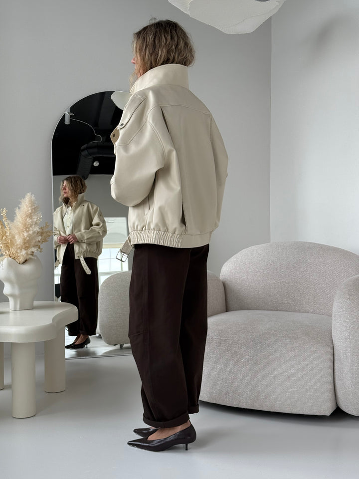 Ādas imitācijas bomber stila virsjaka ar augstu apkakli