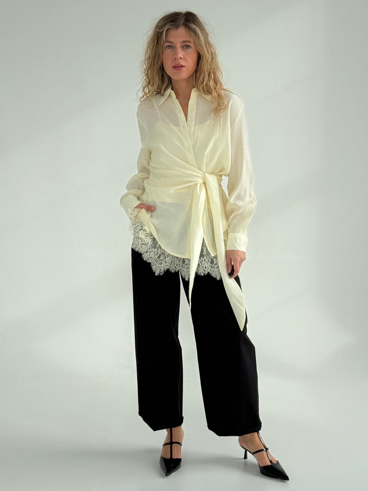 Kokvilnas tops ar mežģīnēm