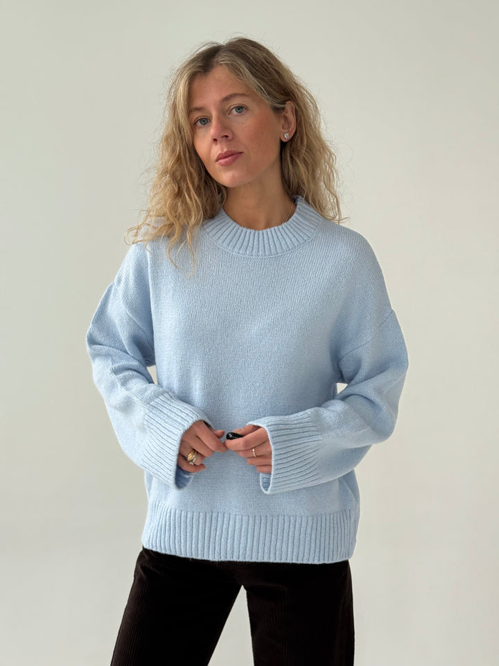 Adīts džemperis ar apaļu kakla izgriezumu #02