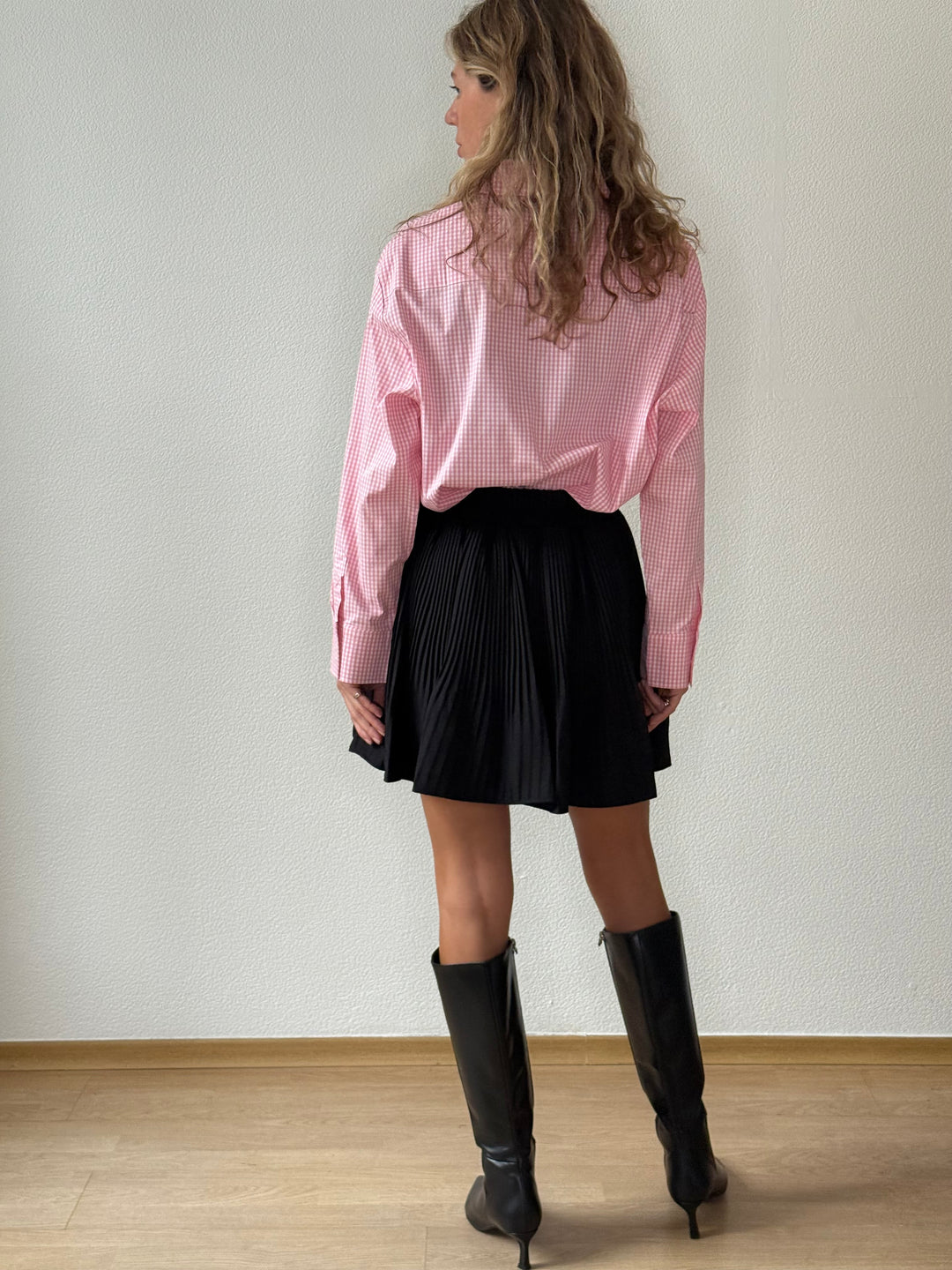 Mini plisēti svārki ar iestrādātu gumiju jostasvietā