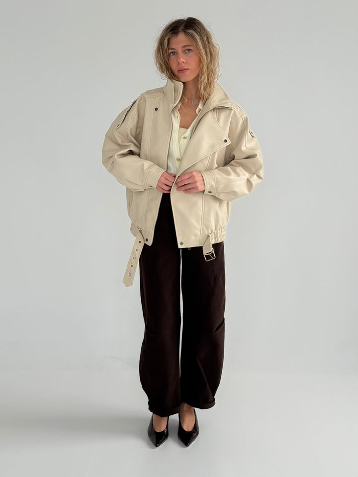 Ādas imitācijas bomber stila virsjaka ar augstu apkakli