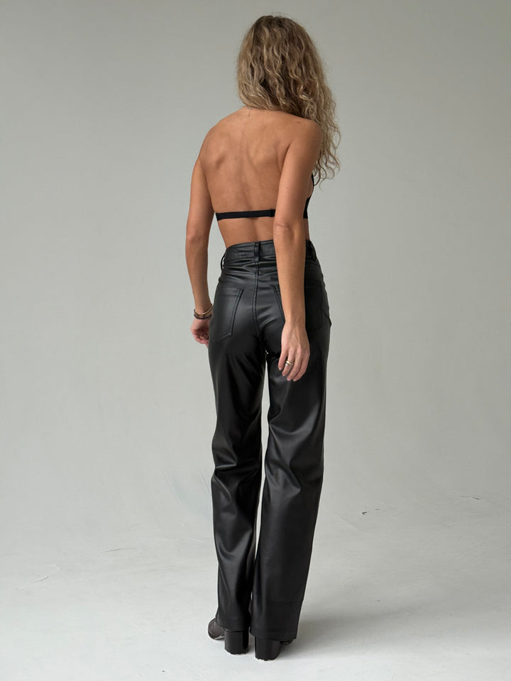 Bezšuvju krūšturis ar atvērtu muguru