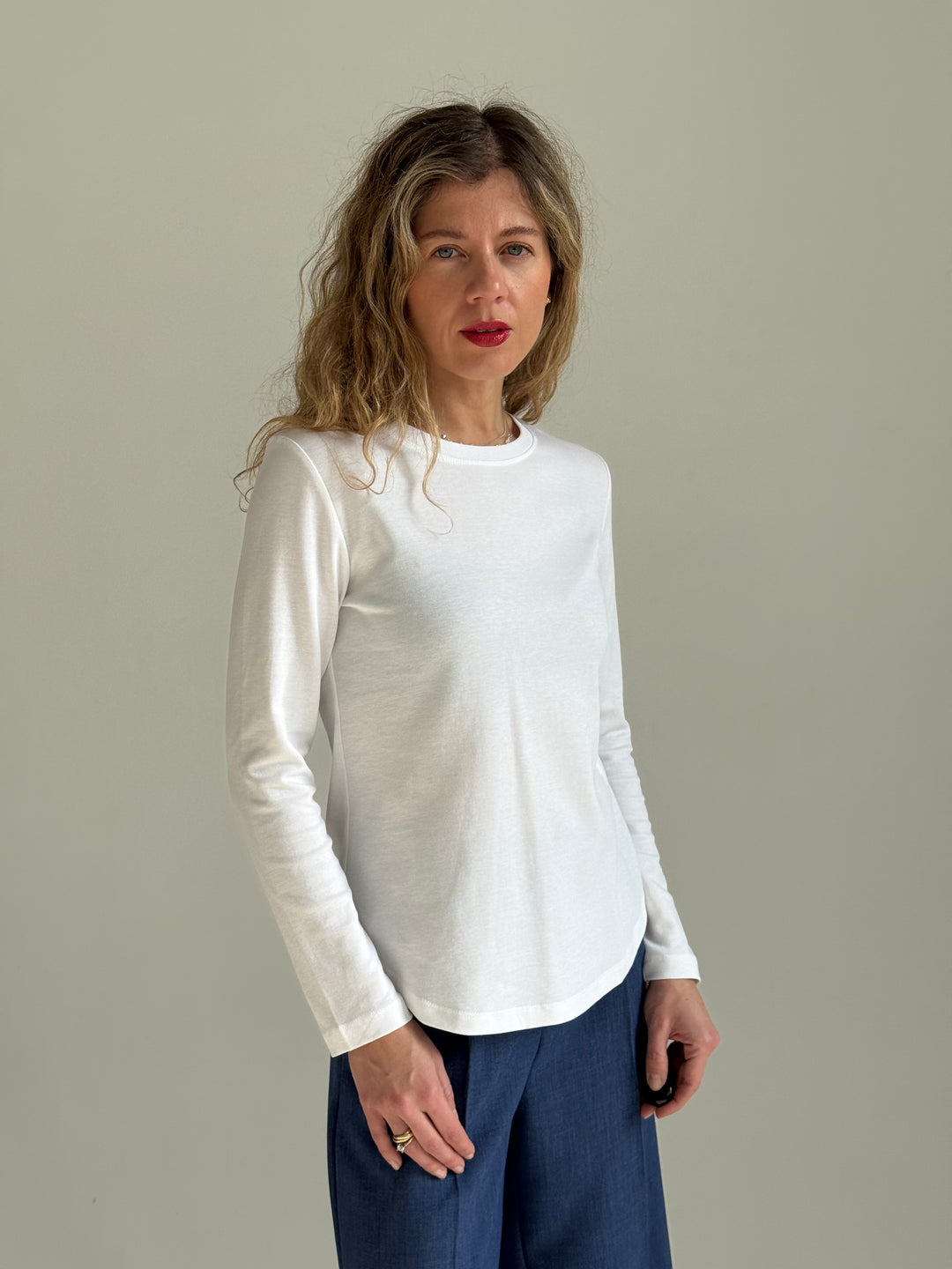 Slim fit premium kokvilnas tops ar garām piedurknēm