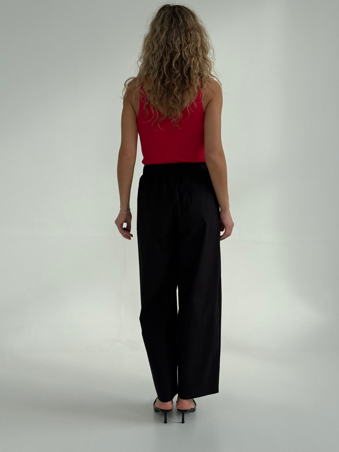 Rievots viskozes tops ar V-veida kakla izgriezumu