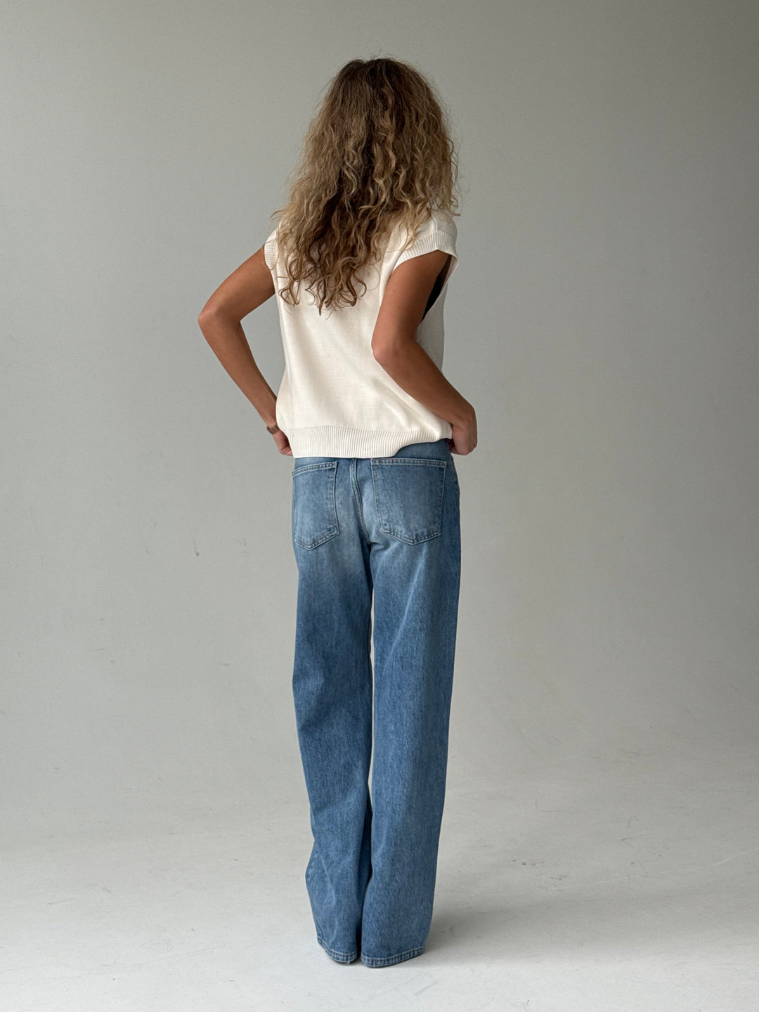 Adīta trikotāžas veste #01