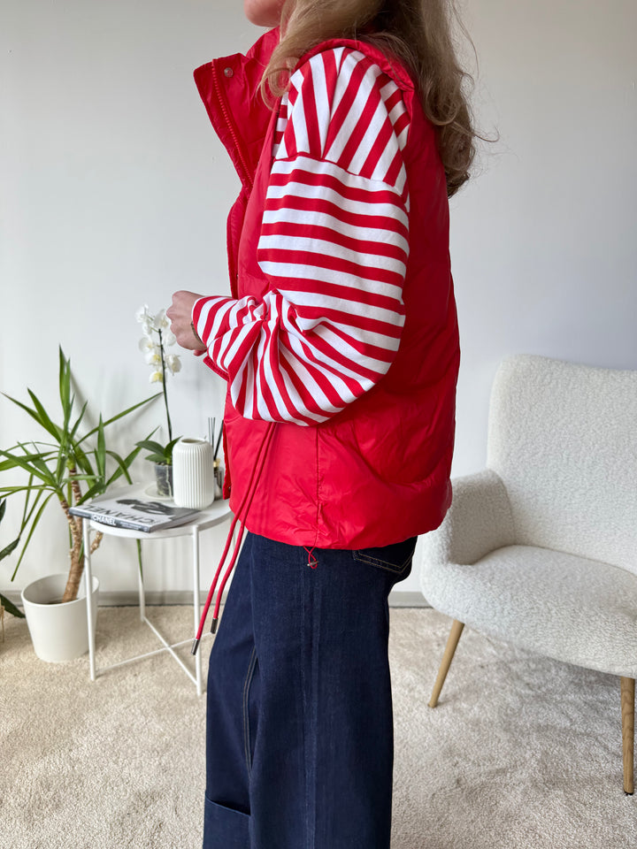 Stepēta veste ar regulējamiem elementiem
