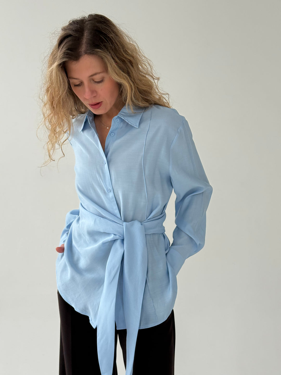 Viskozes blūze ar sasienamu elementu