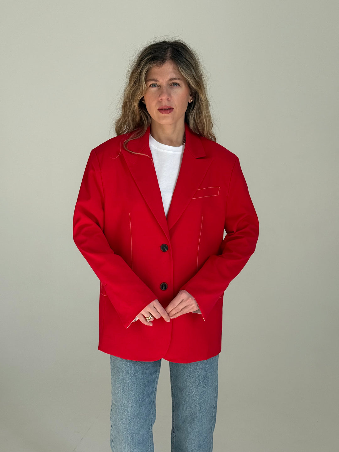 Oversize viskozes žakete ar kontrastējošiem elementiem