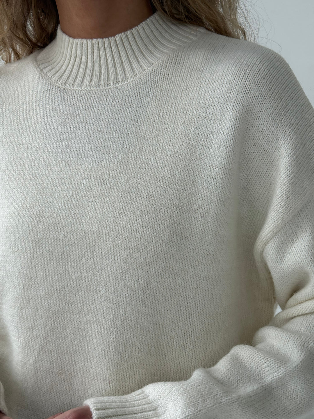 Adīts džemperis ar apaļu kakla izgriezumu #02