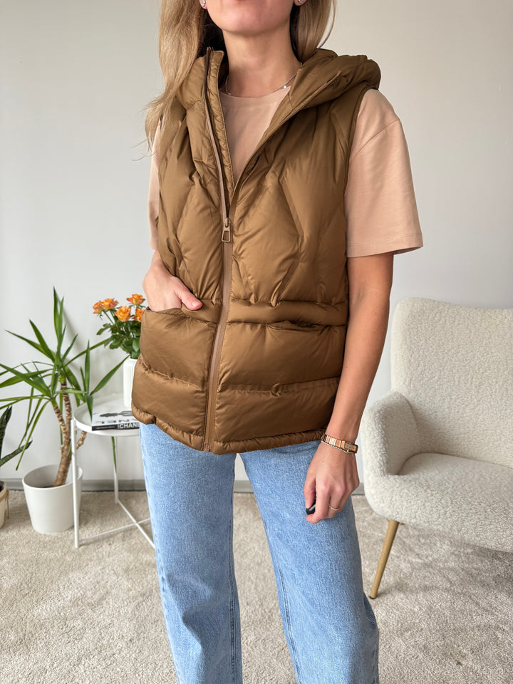 Stepēta veste ar kapuci