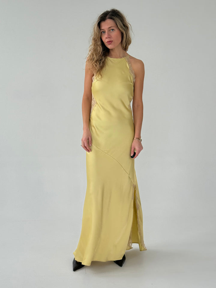 Gara satīna brīvi krītoša kleita ar mežģīnēm